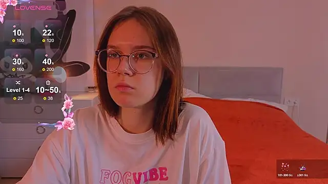 Snapshot of Mia_Luw chatting on October 17, 4:20 pm Mia Luw online show from October 17, 4:20 pm