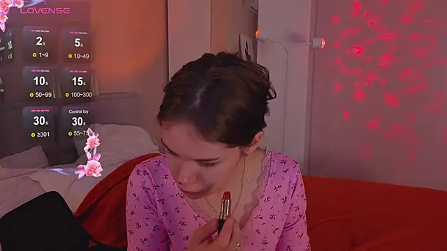 Snapshot of Mia_Luw chatting on November 7, 4:01 am Mia Luw online show from November 7, 4:01 am