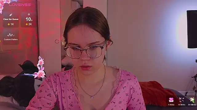 Snapshot of Mia_Luw chatting on November 12, 3:40 am Mia Luw online show from November 12, 3:40 am