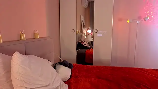 Snapshot of Mia_Luw chatting on November 15, 4:47 pm Mia Luw online show from November 15, 4:47 pm