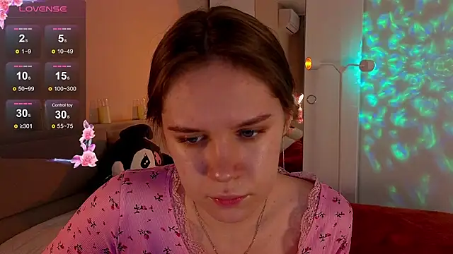 Snapshot of Mia_Luw chatting on November 22, 3:49 am Mia Luw online show from November 22, 3:49 am