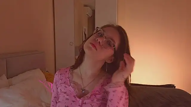 Mia Luw online show from February 7, 12:36 am