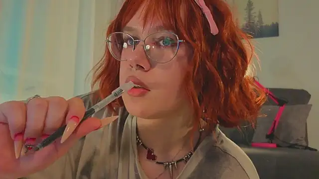 Mia Luw online show from April 18, 7:07 pm