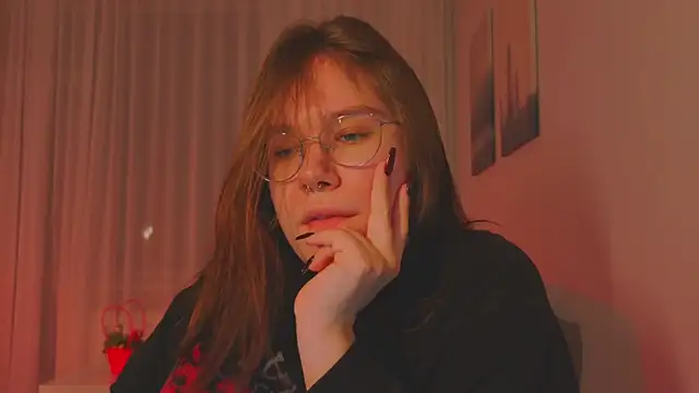 Mia Luw online show from April 28, 5:40 pm