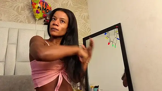 dafnnelewis online show from January 16, 11:25 am