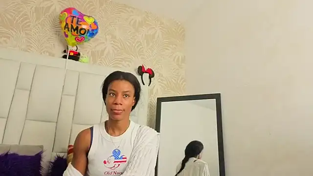 dafnnelewis online show from April 18, 11:14 am