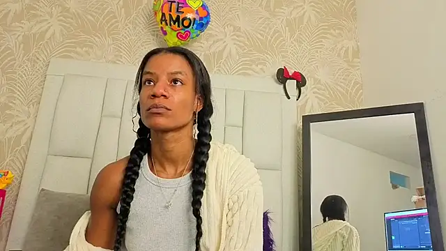 dafnnelewis online show from April 20, 11:13 am