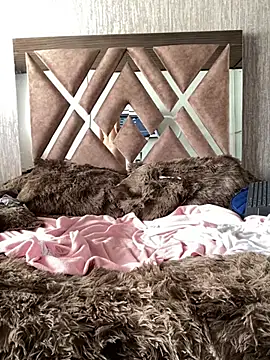 Maggie Geller online show from February 15, 8:01 pm