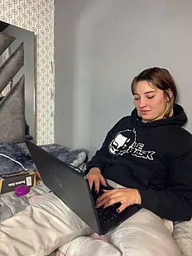 Maggie Geller online show from March 5, 11:27 pm