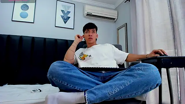 ISAAC CRYSTON online show from February 3, 6:17 pm