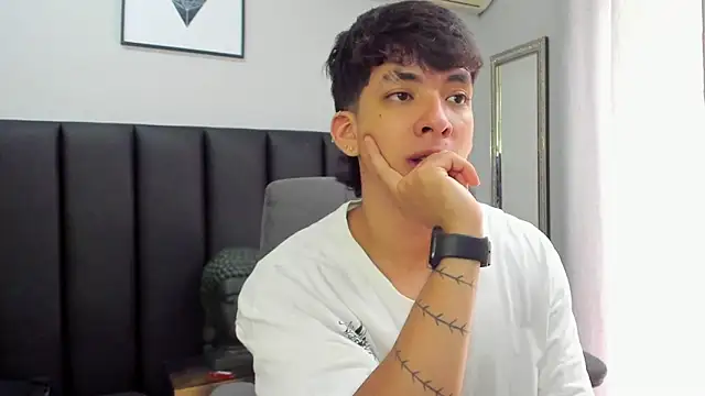 ISAAC CRYSTON online show from February 9, 5:11 pm