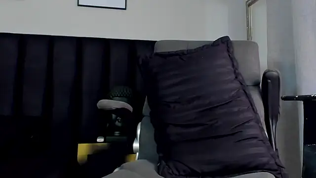 ISAAC CRYSTON online show from March 2, 10:38 pm