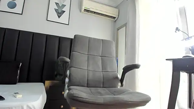 ISAAC CRYSTON online show from March 7, 7:16 pm