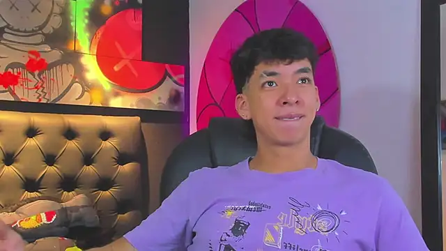 ISAAC CRYSTON online show from September 27, 7:52 pm