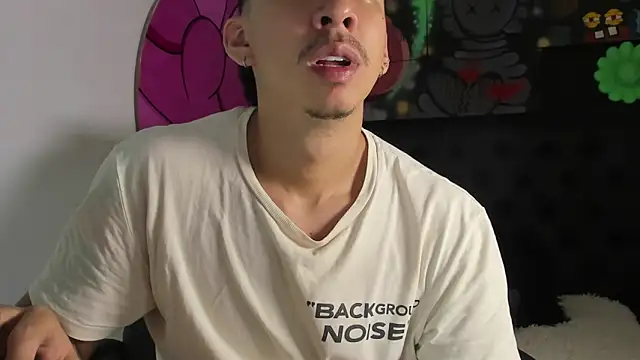 ISAAC CRYSTON online show from November 11, 7:58 pm