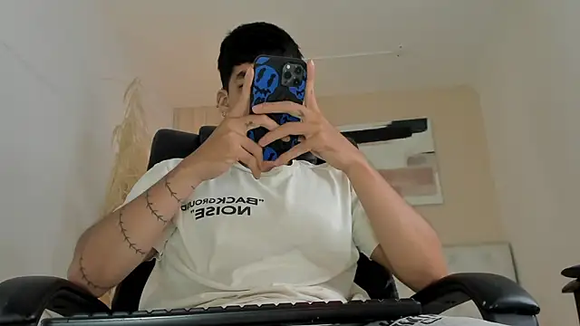 ISAAC CRYSTON online show from January 10, 11:20 pm