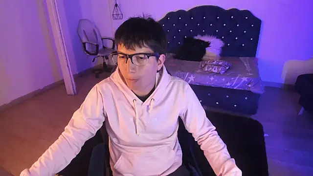 Golden-Boyy online show from September 25, 3:21 am