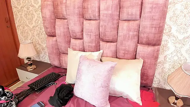 Snapshot of Julieta_Carden_ chatting on July 28, 12:48 pm Julieta Carden online show from July 28, 12:48 pm