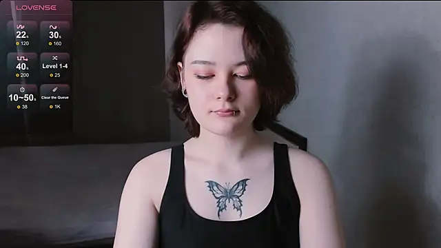 Snapshot of Cherry_Bite_ chatting on February 6, 7:24 am Cherry Bite online show from February 6, 7:24 am