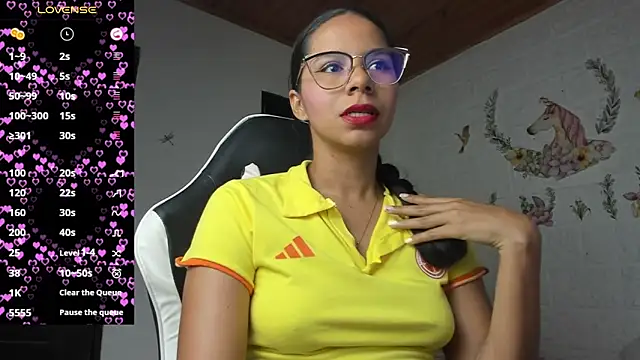 Snapshot of alisson_hoffman05 chatting on June 23, 7:34 pm alisson hoffman05 online show from June 23, 7:34 pm