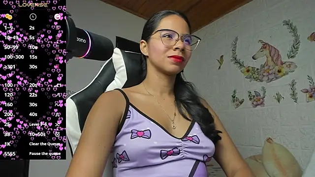 Snapshot of alisson_hoffman05 chatting on August 1, 3:22 pm alisson hoffman05 online show from August 1, 3:22 pm