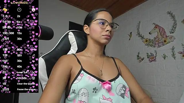 Snapshot of alisson_hoffman05 chatting on August 5, 11:06 pm alisson hoffman05 online show from August 5, 11:06 pm