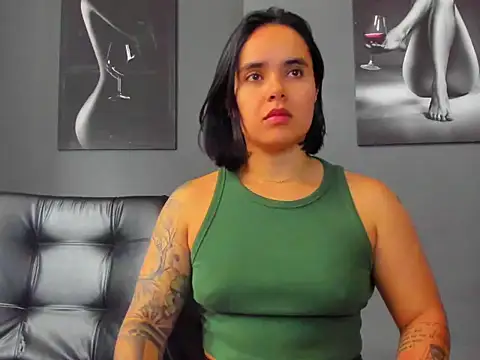 karlyjons12 online show from December 22, 3:42 pm