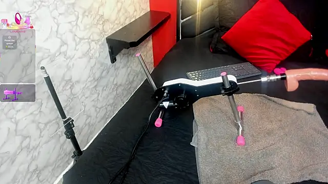 IVISBOUNCYASS online show from December 17, 3:12 am