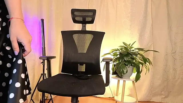 sophia dumont online show from April 21, 9:59 am