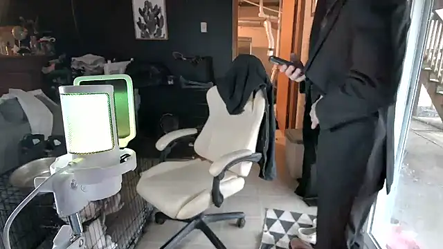 Snapshot of BadJewfucks chatting on January 6, 8:01 pm BadJewfucks online show from January 6, 8:01 pm