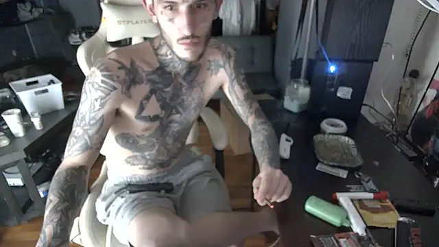 Snapshot of BadJewfucks chatting on April 29, 5:22 am BadJewfucks online show from April 29, 5:22 am