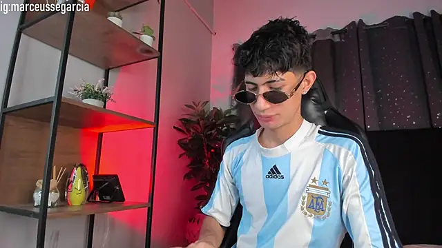 NovaaWheler online show from March 30, 8:43 pm