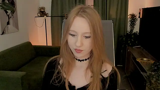 Snapshot of DariaTate chatting on May 22, 12:00 pm DariaTate online show from May 22, 12:00 pm