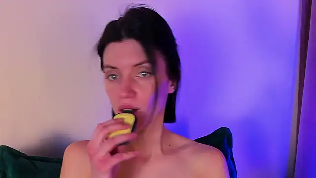 roxy riot  online show from February 9, 4:46 am