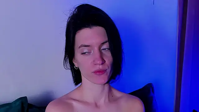 roxy riot  online show from February 10, 7:47 am