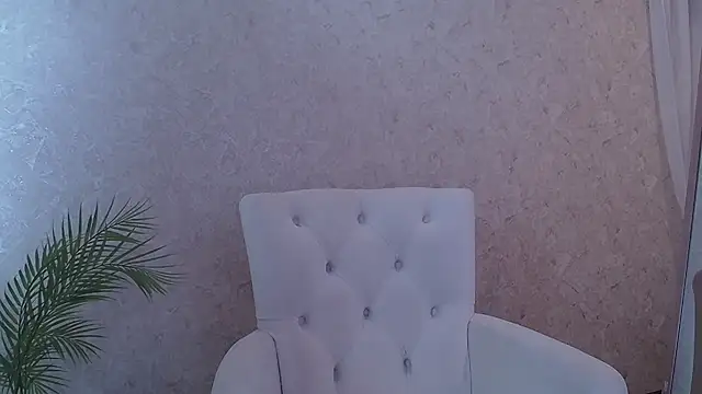 roxy riot  online show from March 4, 1:23 am