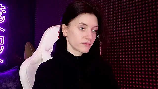 roxy riot  online show from March 8, 5:07 am