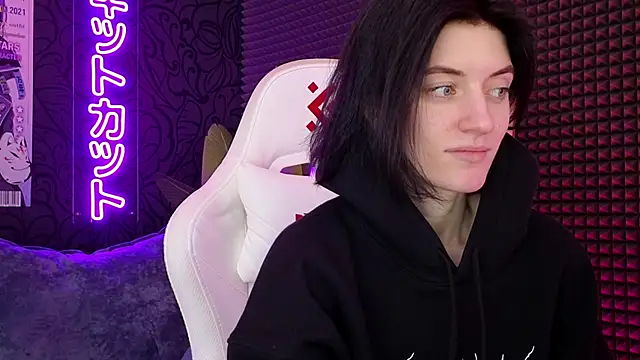 roxy riot  online show from March 11, 7:48 am