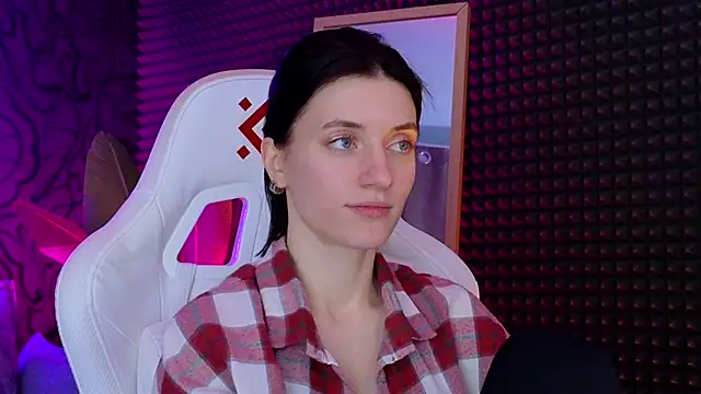 roxy riot  online show from March 16, 12:11 pm