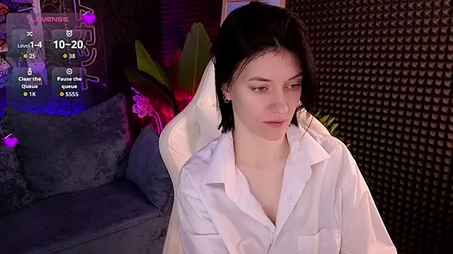 roxy riot  online show from September 26, 1:31 am