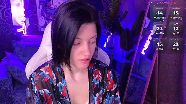 roxy riot  online show from March 30, 1:28 am