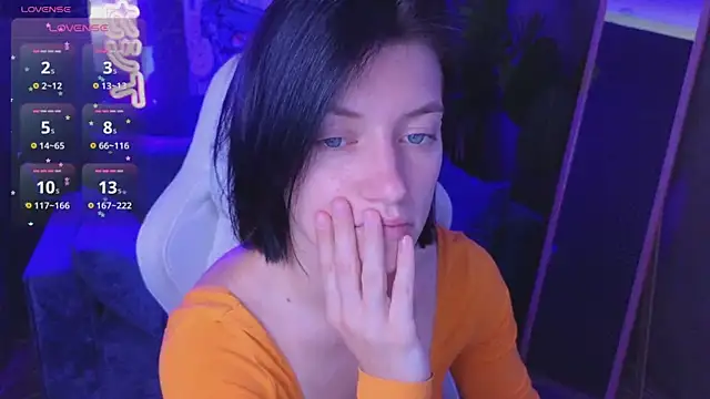 roxy riot  online show from April 27, 1:36 am