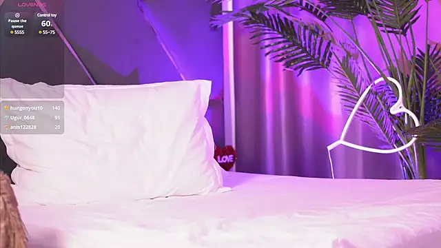 LilaRoses online show from March 21, 8:06 am