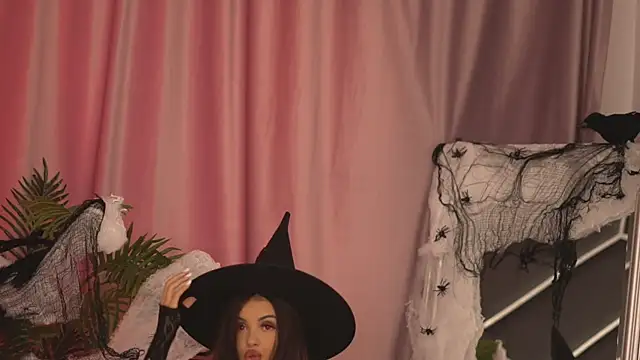 LilaRoses online show from October 24, 5:15 am