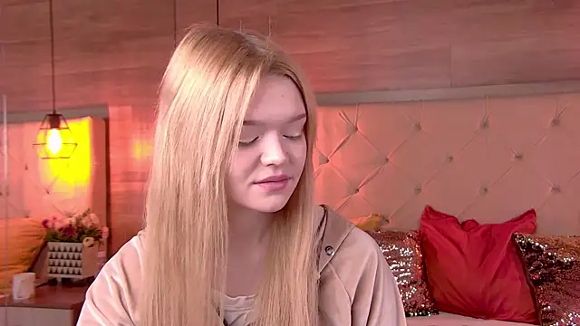 Snapshot of AdeleCartier chatting on February 10, 1:57 am AdeleCartier online show from February 10, 1:57 am