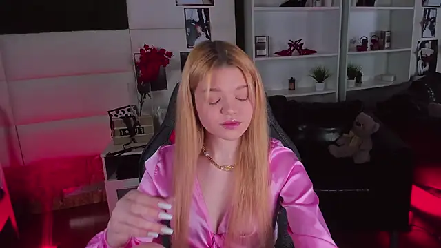 Snapshot of AdeleCartier chatting on February 25, 2:36 am AdeleCartier online show from February 25, 2:36 am