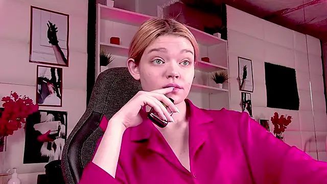 Snapshot of AdeleCartier chatting on March 4, 2:49 am AdeleCartier online show from March 4, 2:49 am