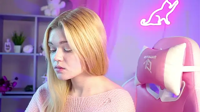 Snapshot of AdeleCartier chatting on March 17, 10:06 pm AdeleCartier online show from March 17, 10:06 pm