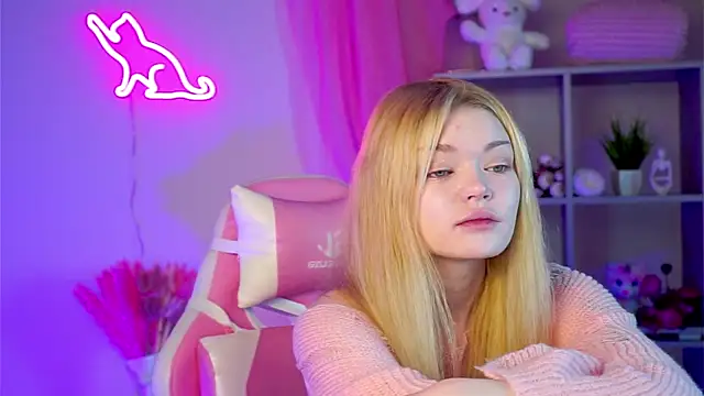 Snapshot of AdeleCartier chatting on March 22, 2:37 am AdeleCartier online show from March 22, 2:37 am