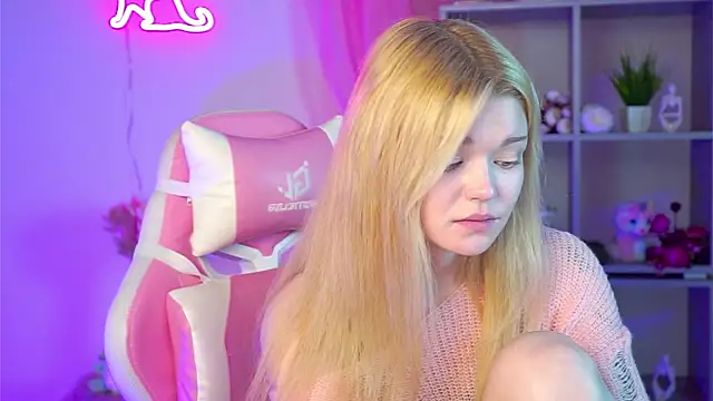 Snapshot of AdeleCartier chatting on March 22, 8:40 am AdeleCartier online show from March 22, 8:40 am